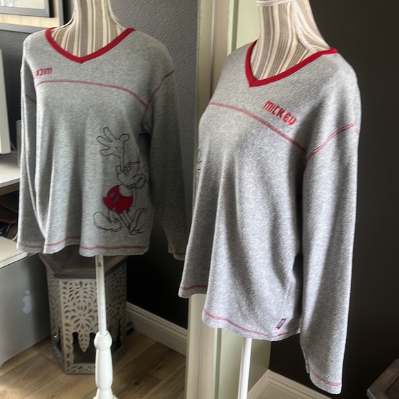 Disney, fuzzy sweatshirt, Mickey, large - Picture 2 of 6